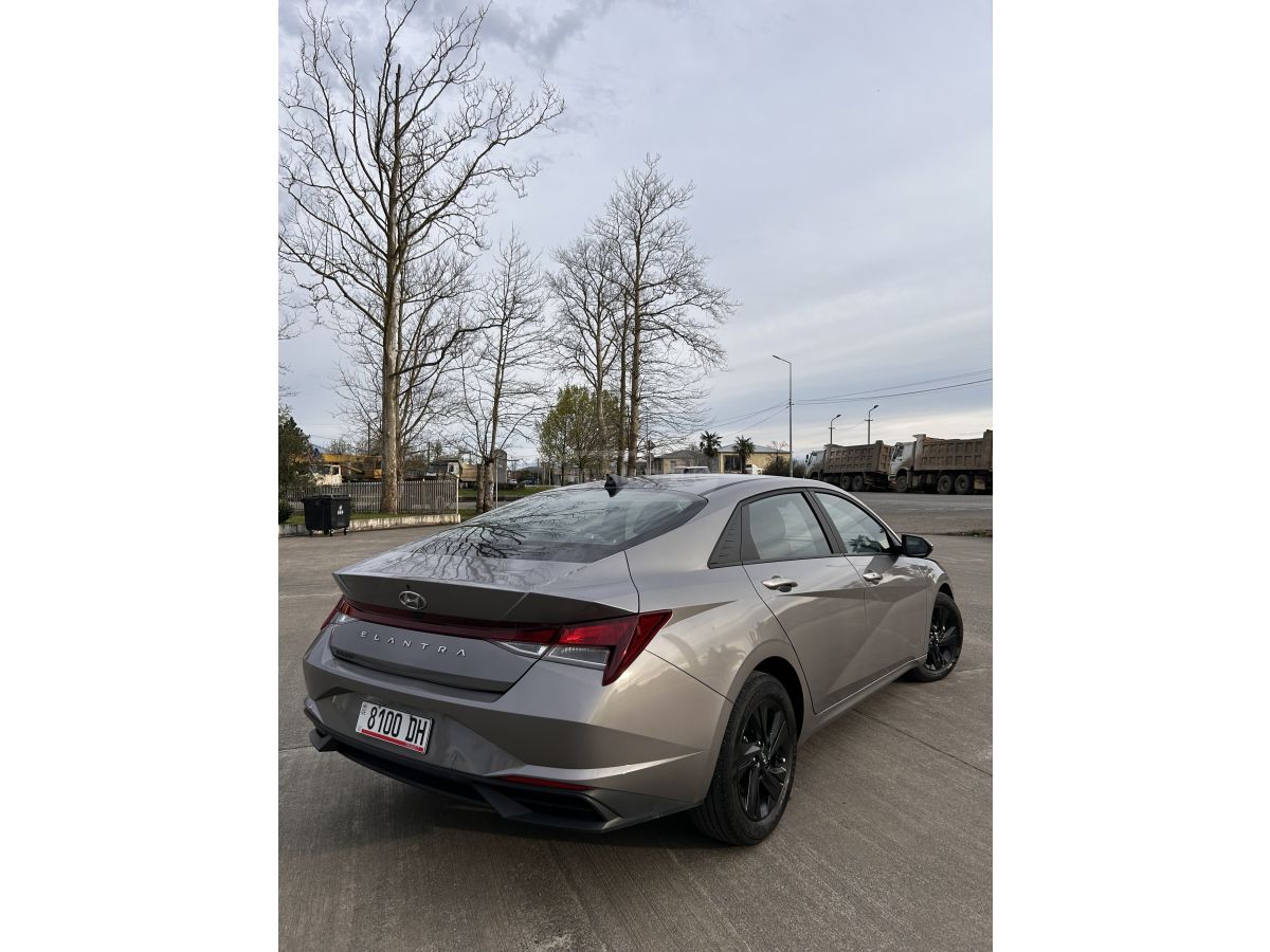 Hyundai Elantra - фото 3