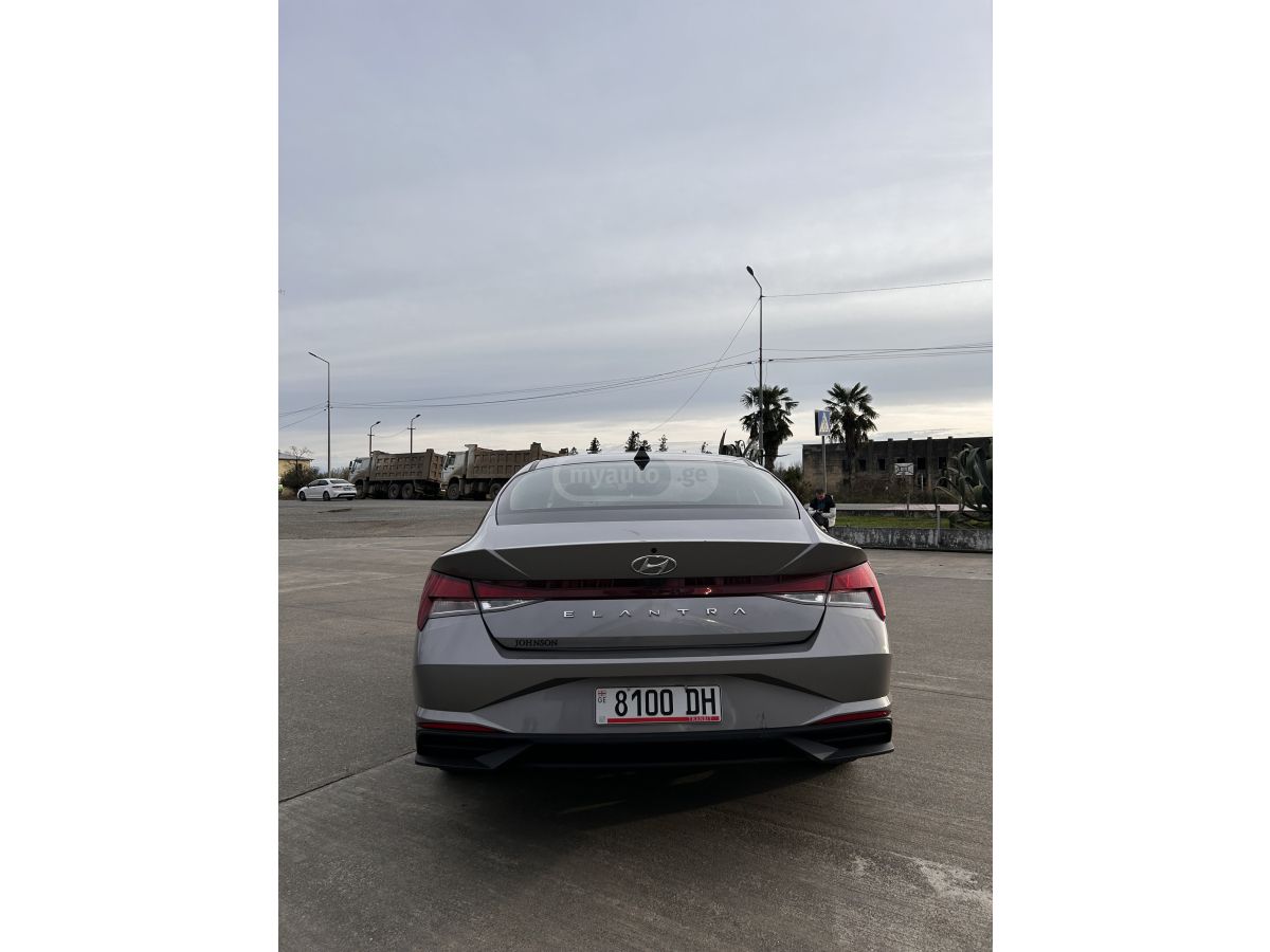 Hyundai Elantra - фото 7