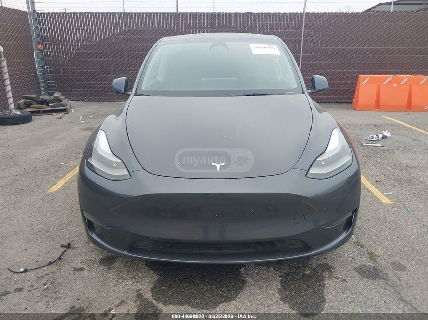 Tesla Model Y - фото 10