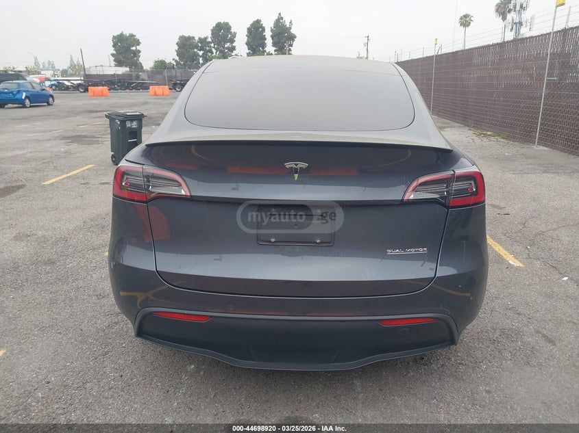 Tesla Model Y - фото 13