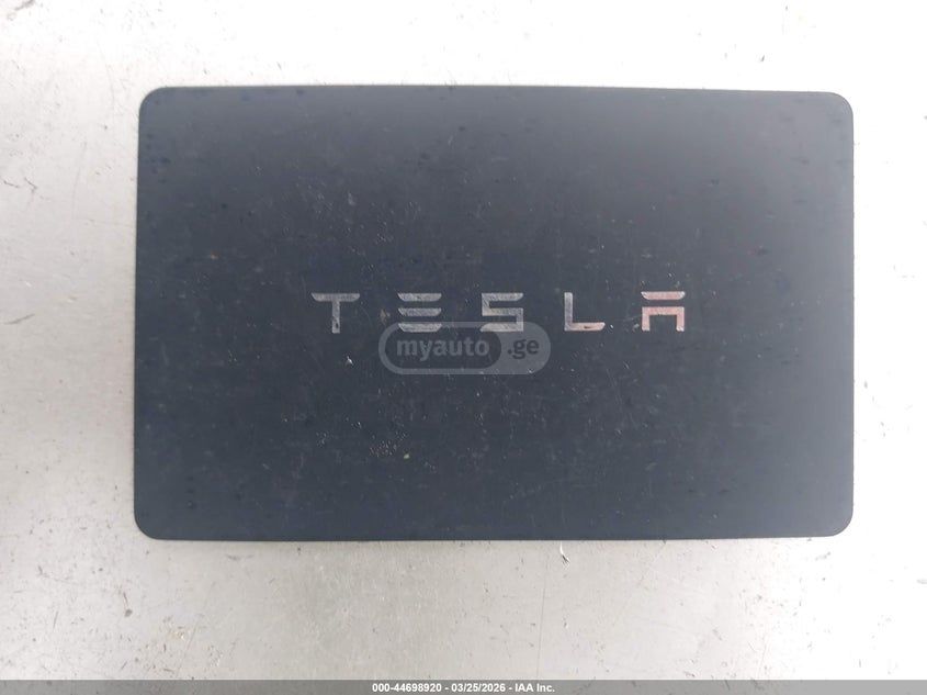 Tesla Model Y - фото 9