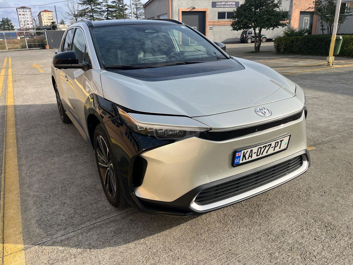 Toyota bZ4X - фото 3