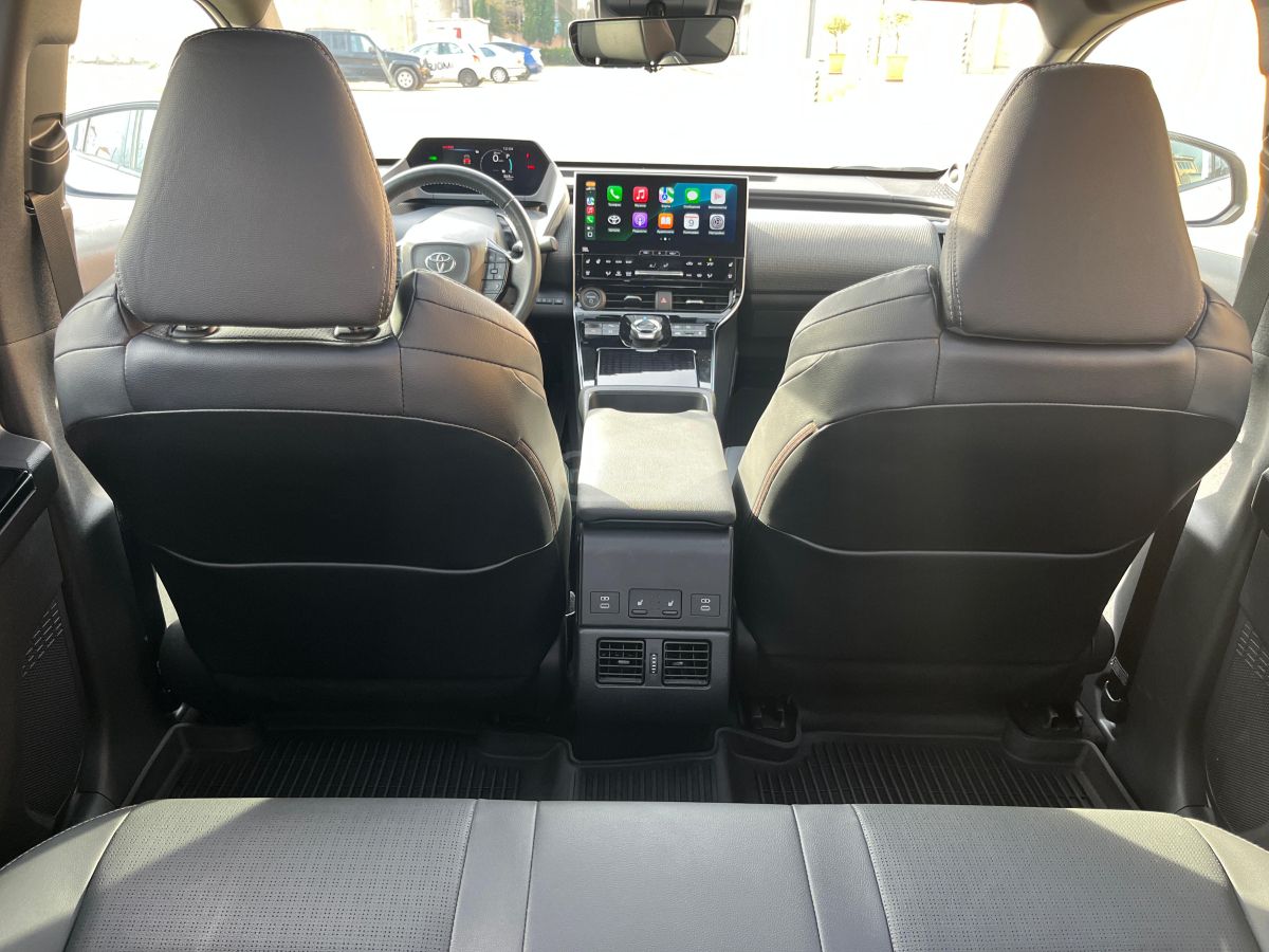 Toyota bZ4X - фото 4