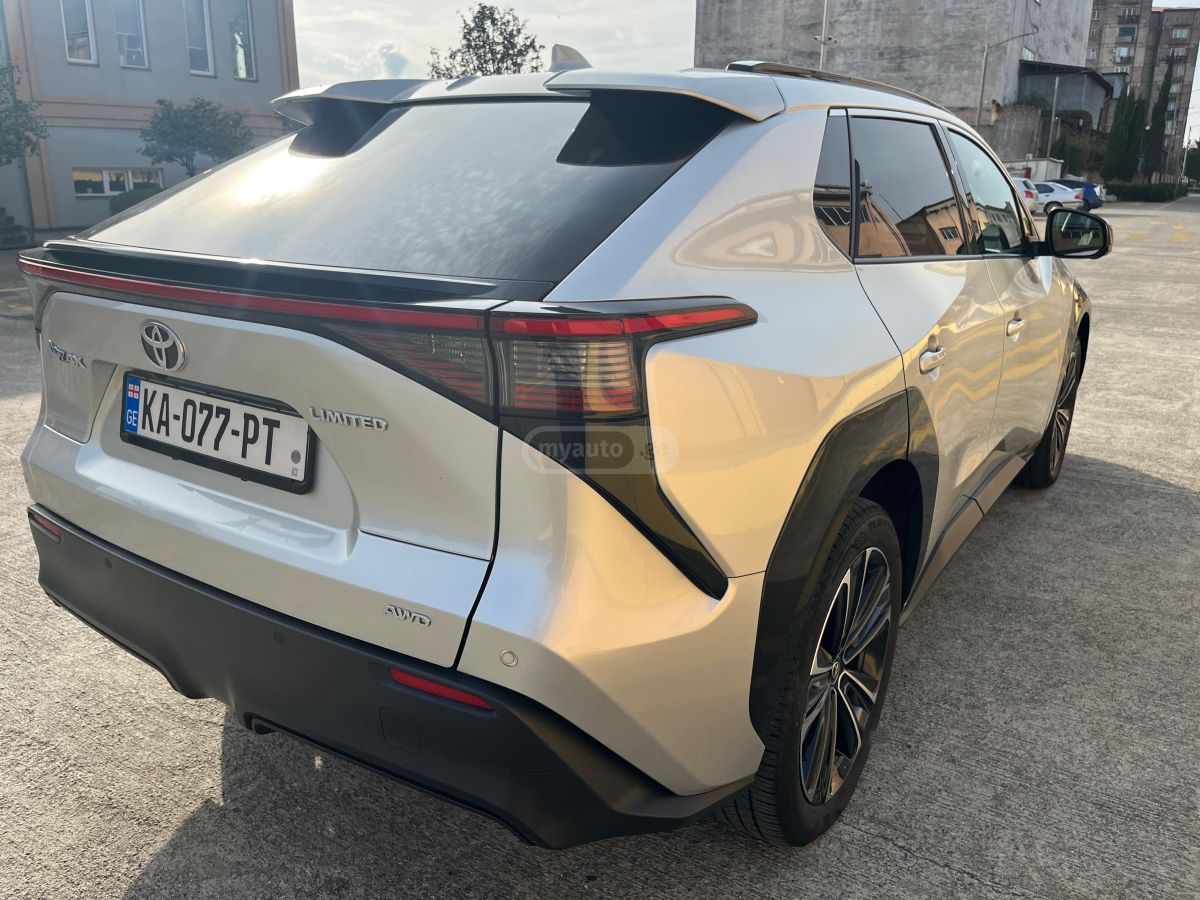 Toyota bZ4X - фото 7