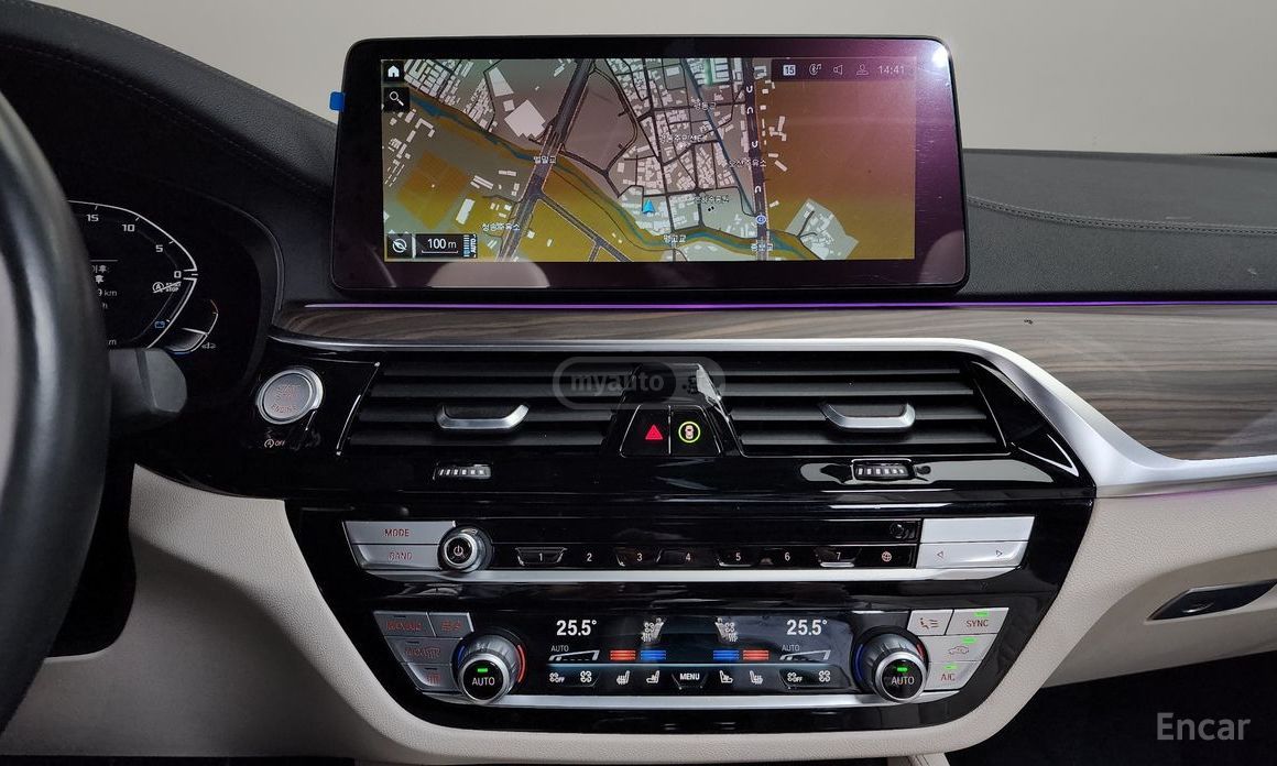 BMW M550 i xDrive 4dr All-Wheel Drive S 2021 — миниатюра 15