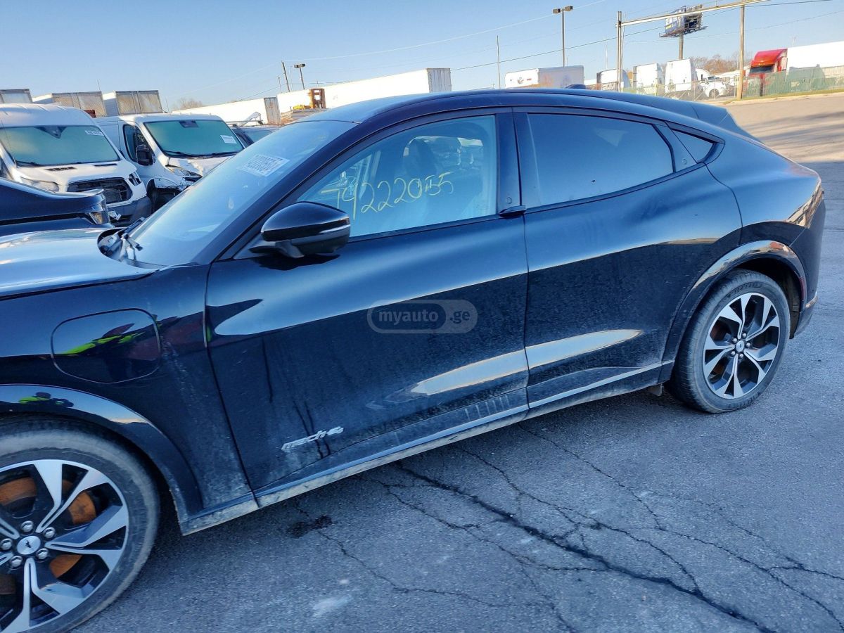 Ford Mustang Mach-E - фото 5