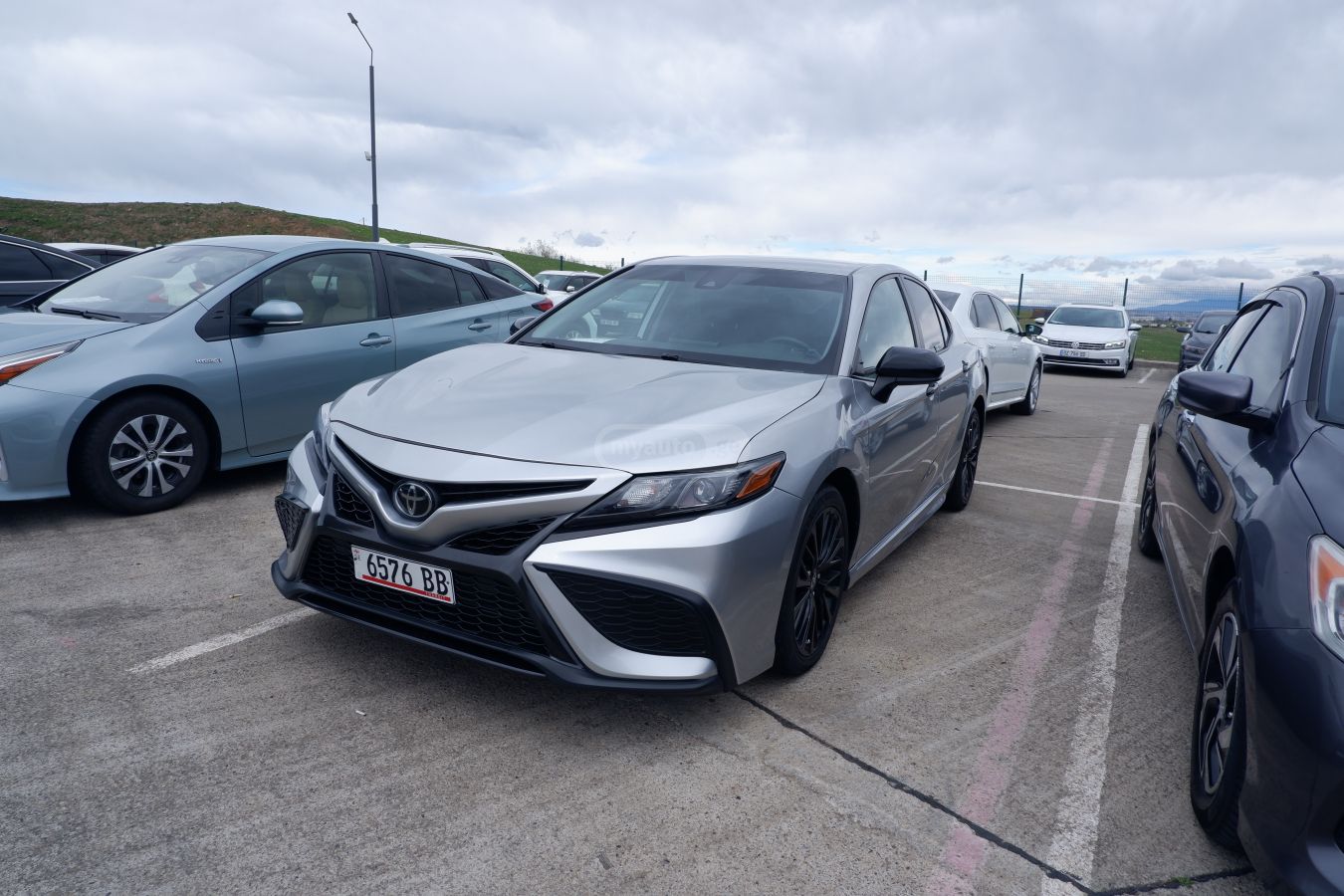 Toyota Camry - фото 1