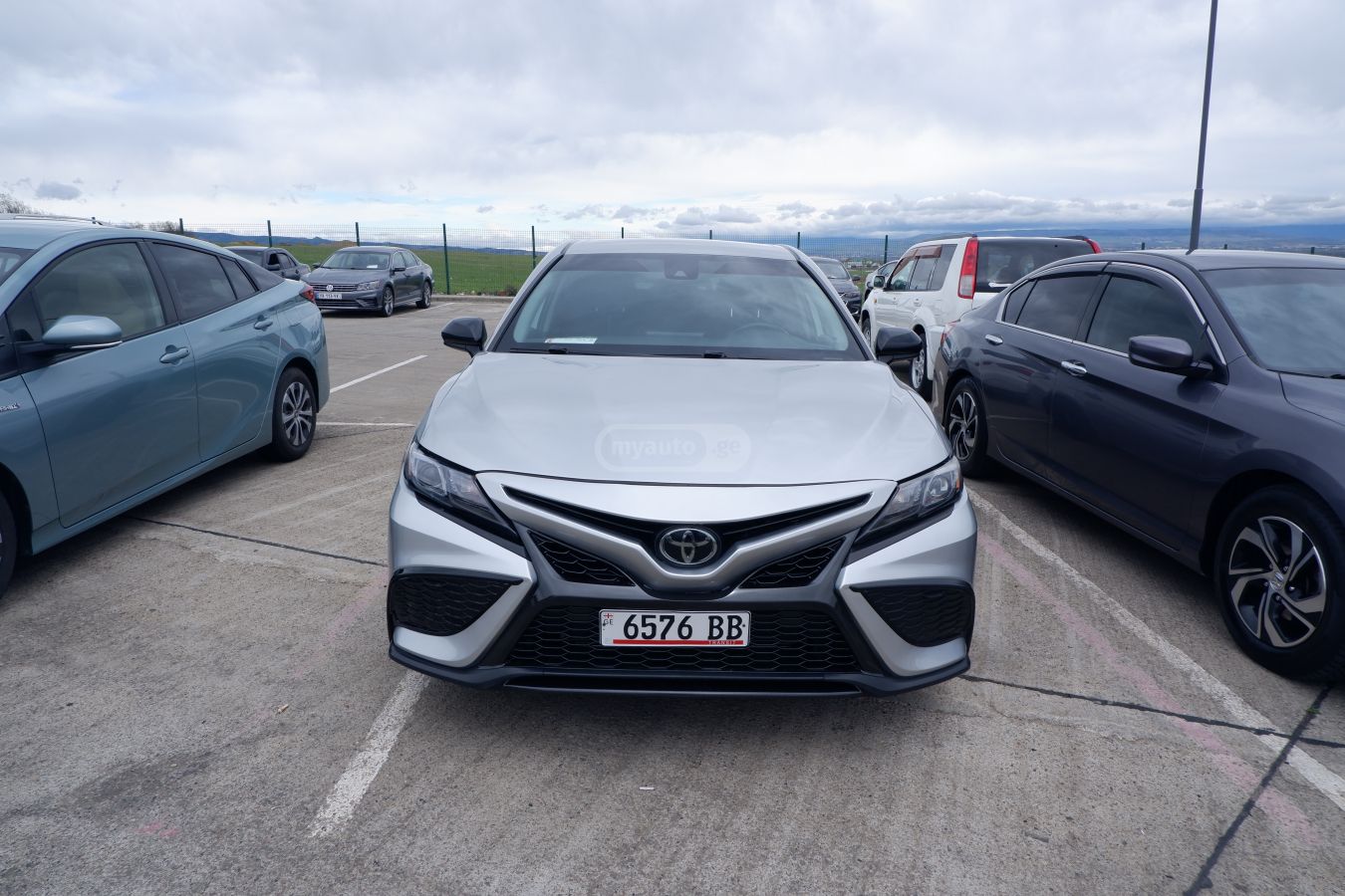 Toyota Camry - фото 2
