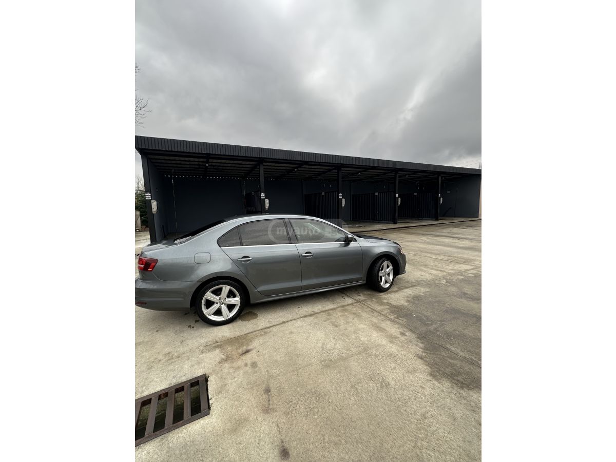 Volkswagen Jetta - фото 4