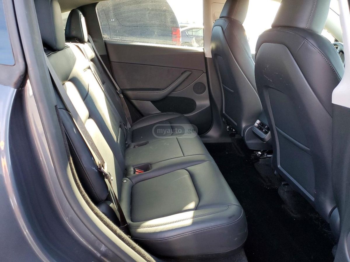 Tesla Model Y - фото 10