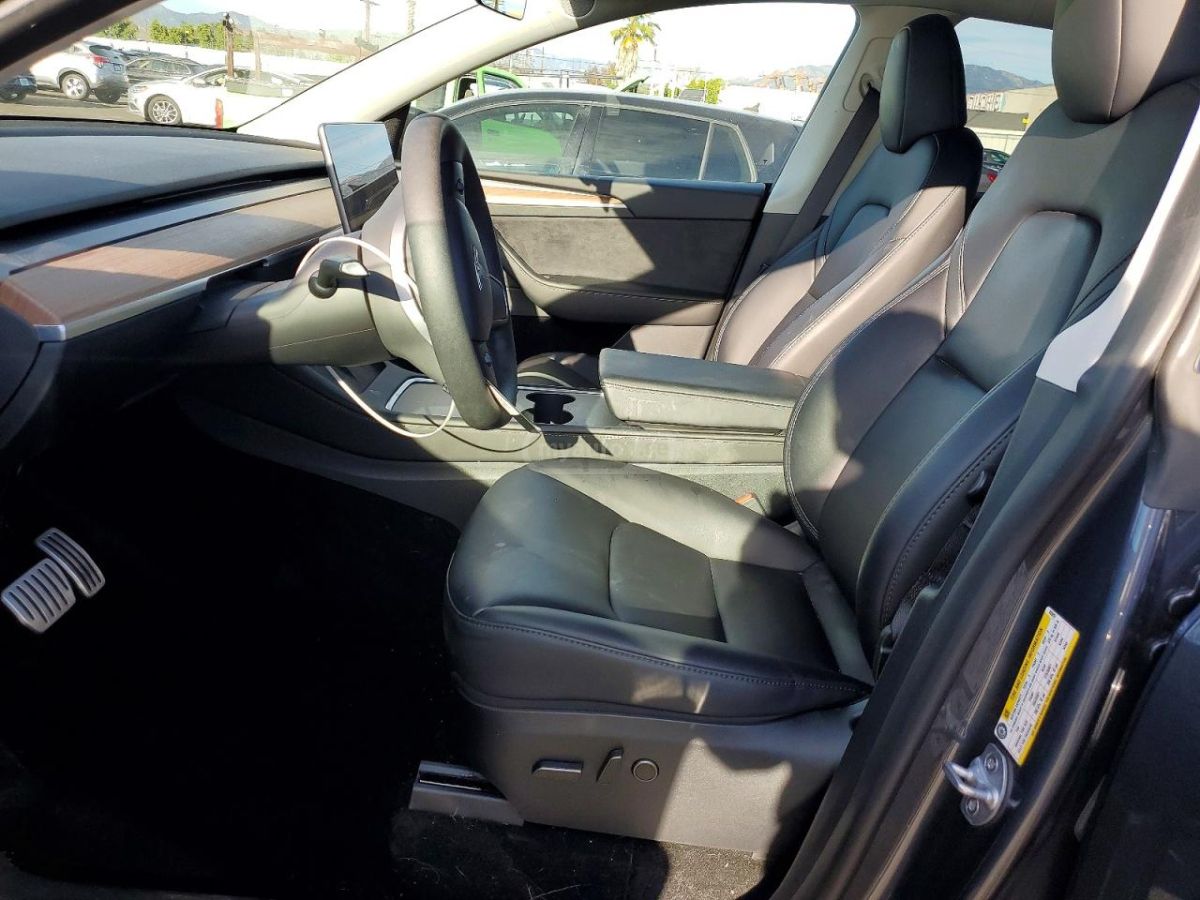 Tesla Model Y - фото 7