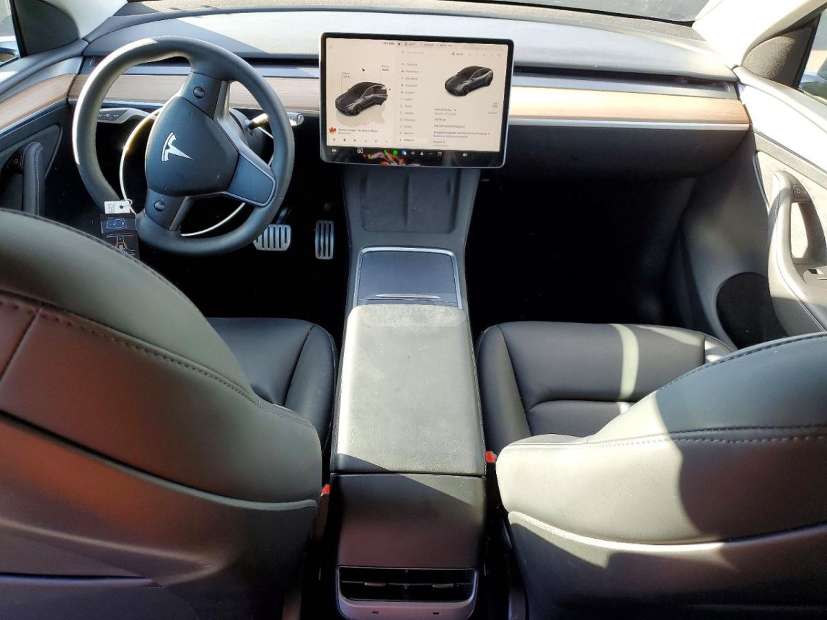 Tesla Model Y - фото 8