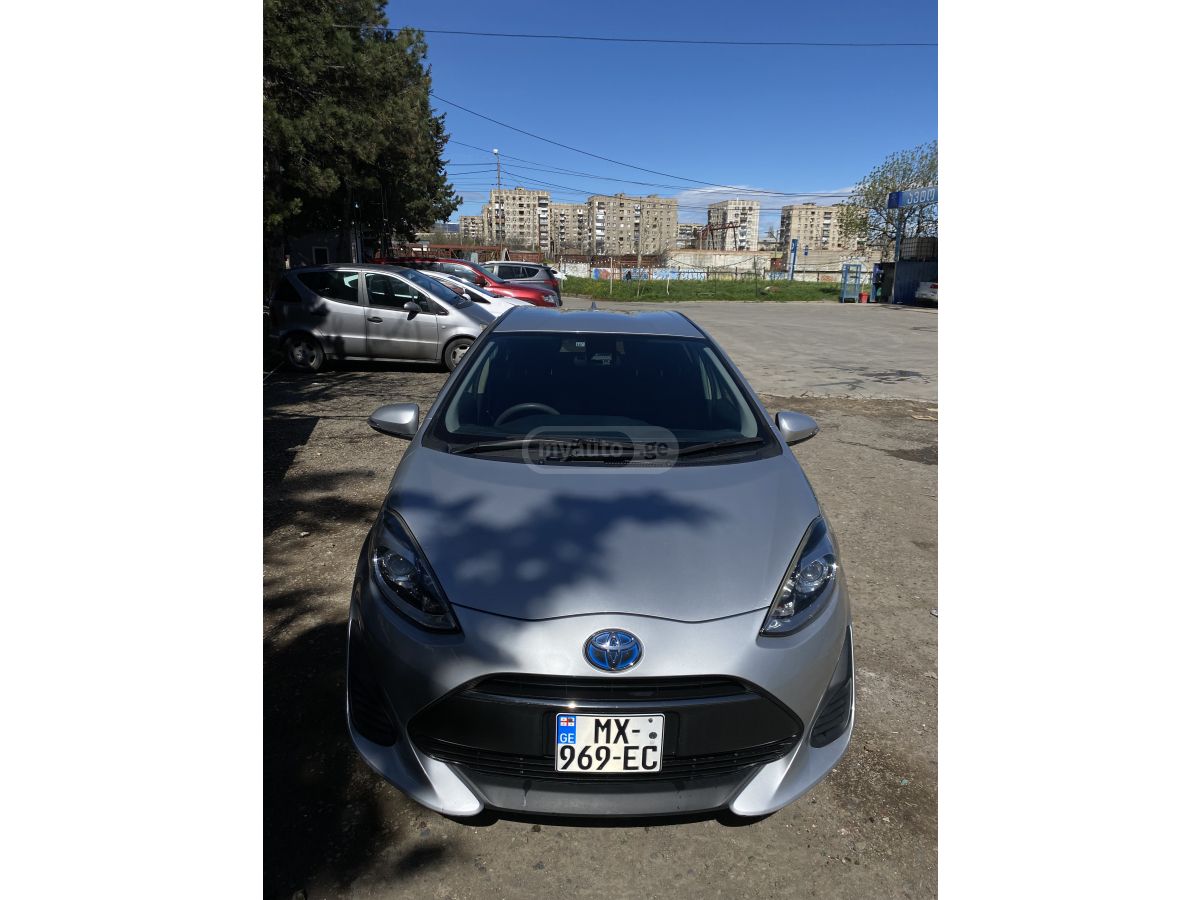 Toyota Aqua - фото 1