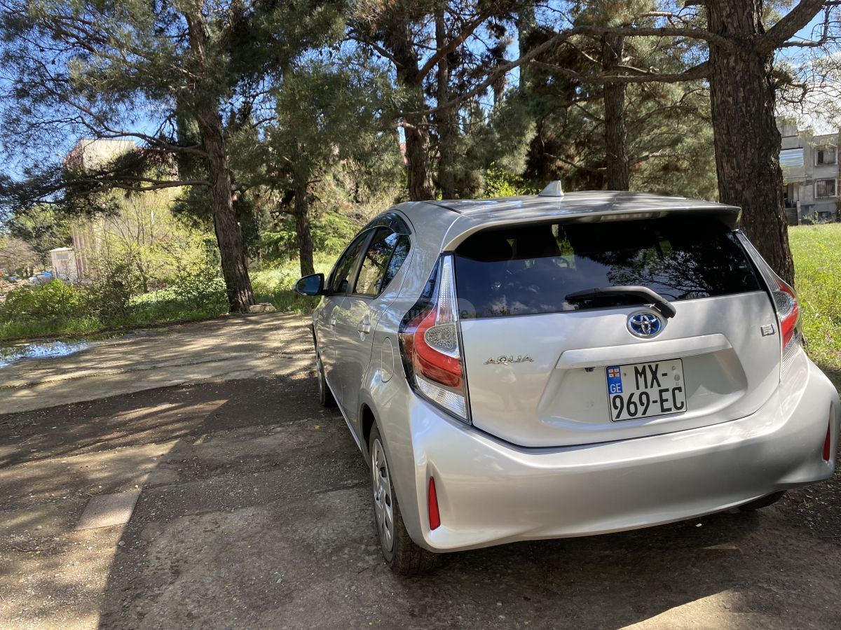 Toyota Aqua - фото 10