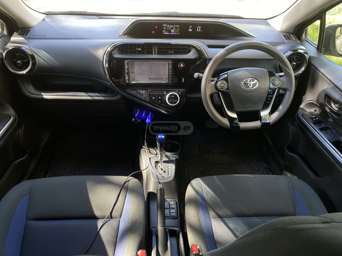 Toyota Aqua - фото 2