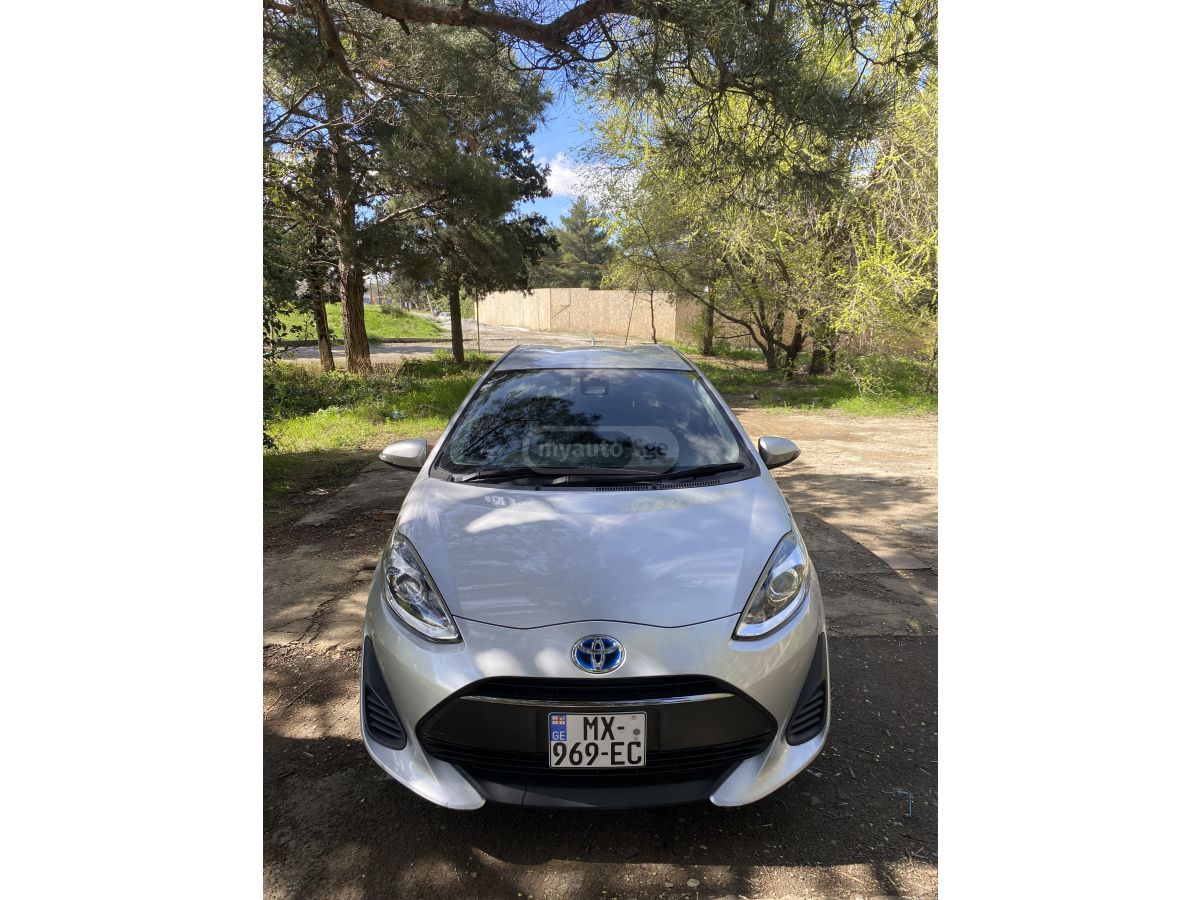 Toyota Aqua - фото 3