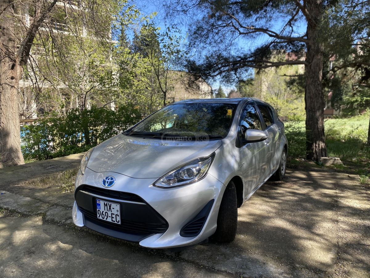 Toyota Aqua - фото 4