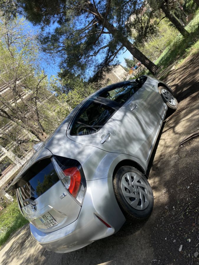 Toyota Aqua - фото 9