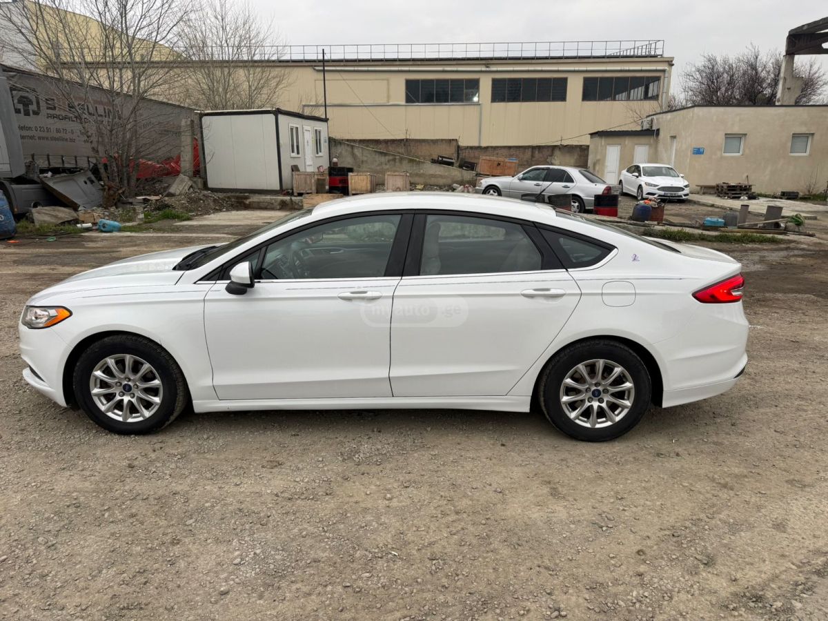 Ford Fusion - фото 1