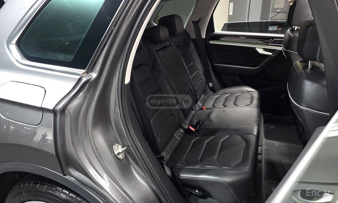 Volkswagen Touareg - фото 11