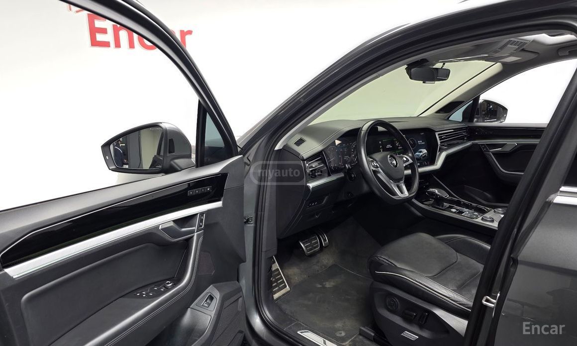 Volkswagen Touareg - фото 12