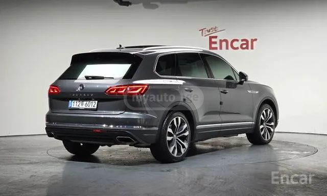 Volkswagen Touareg - фото 2