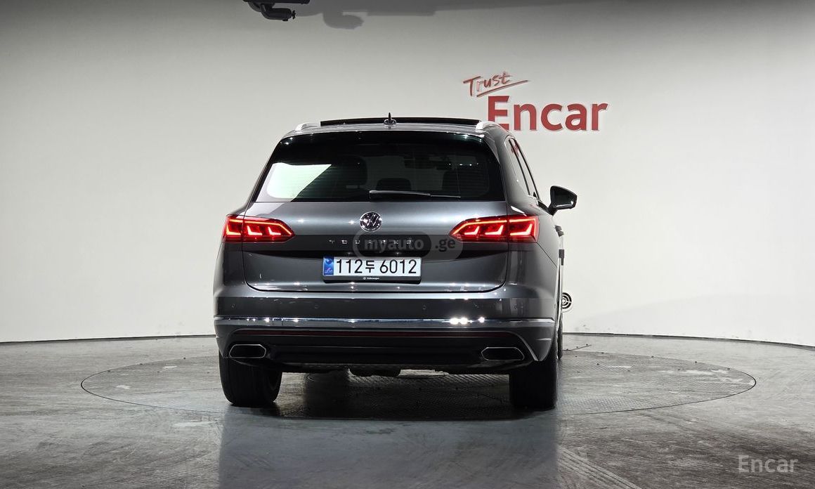 Volkswagen Touareg - фото 4