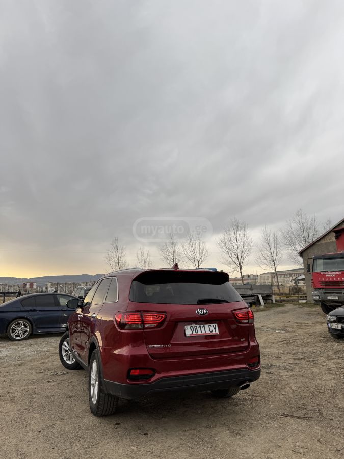 Kia Sorento - фото 5