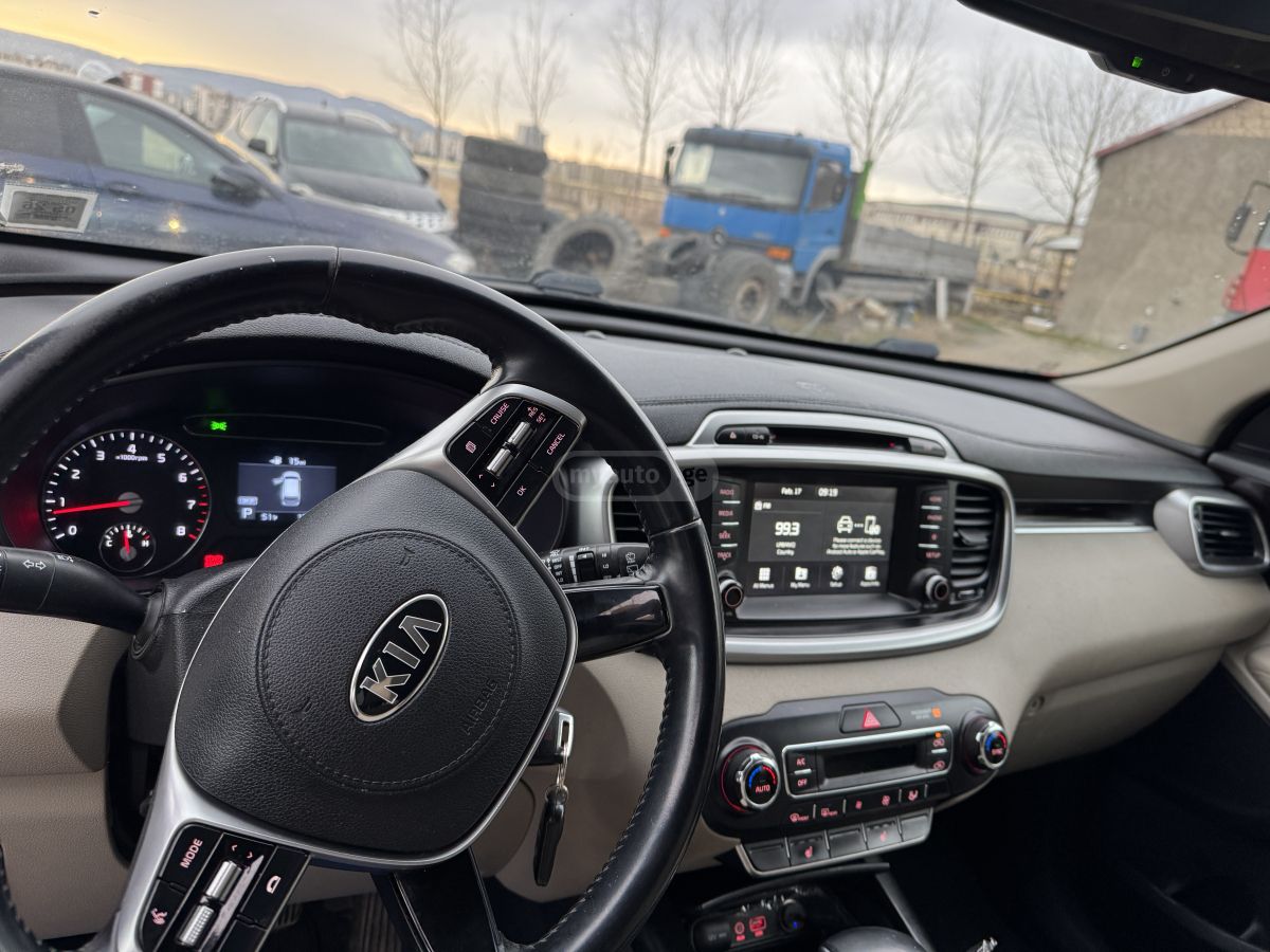 Kia Sorento - фото 8