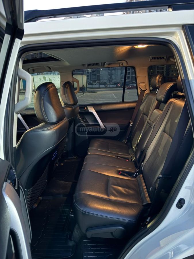Toyota Land Cruiser Prado - фото 12