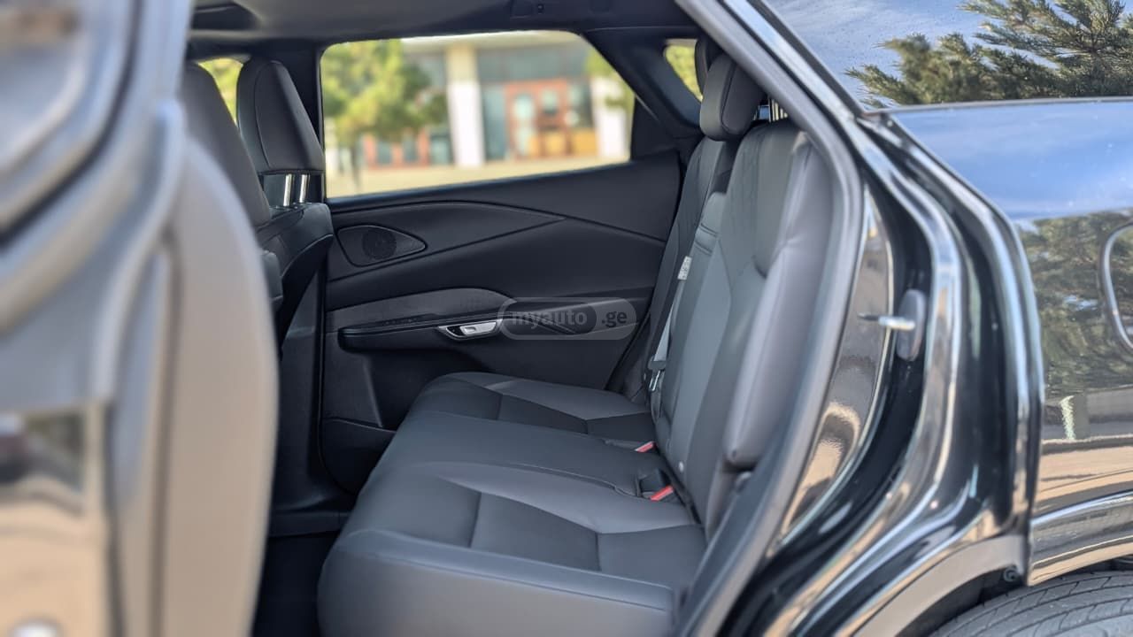 Lexus Premium Plus 4dr Front-Wheel D — миниатюра 10