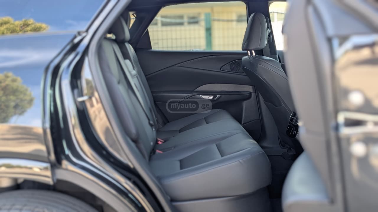 Lexus Premium Plus 4dr Front-Wheel D — миниатюра 15