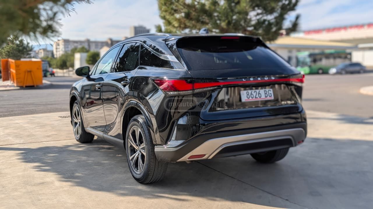 Lexus Premium Plus 4dr Front-Wheel D — миниатюра 4