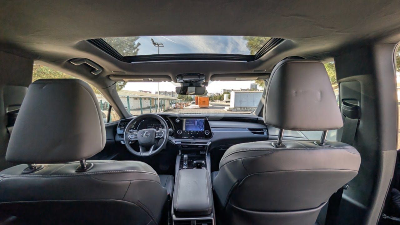 Lexus Premium Plus 4dr Front-Wheel D — миниатюра 6