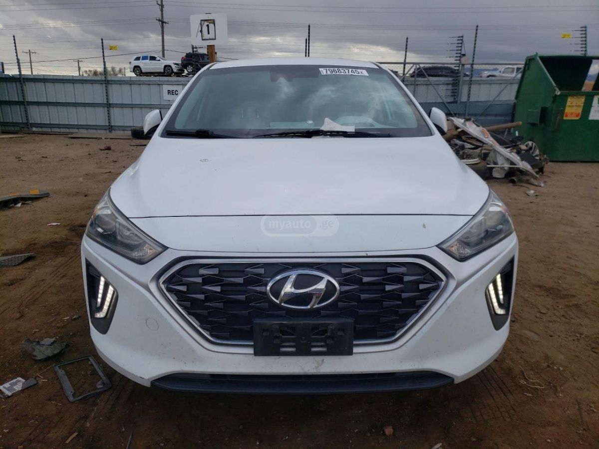 Hyundai Ioniq - фото 1