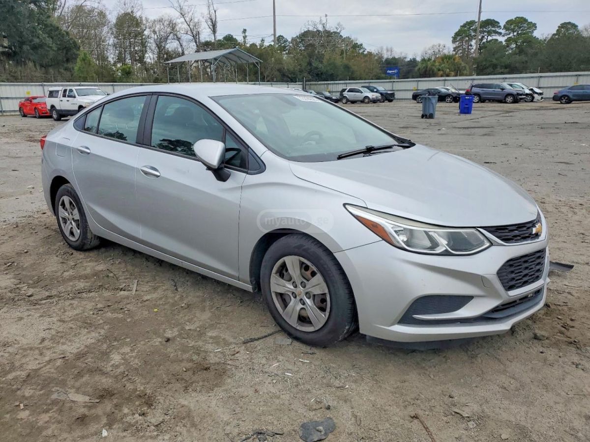 Chevrolet Cruze - фото 1