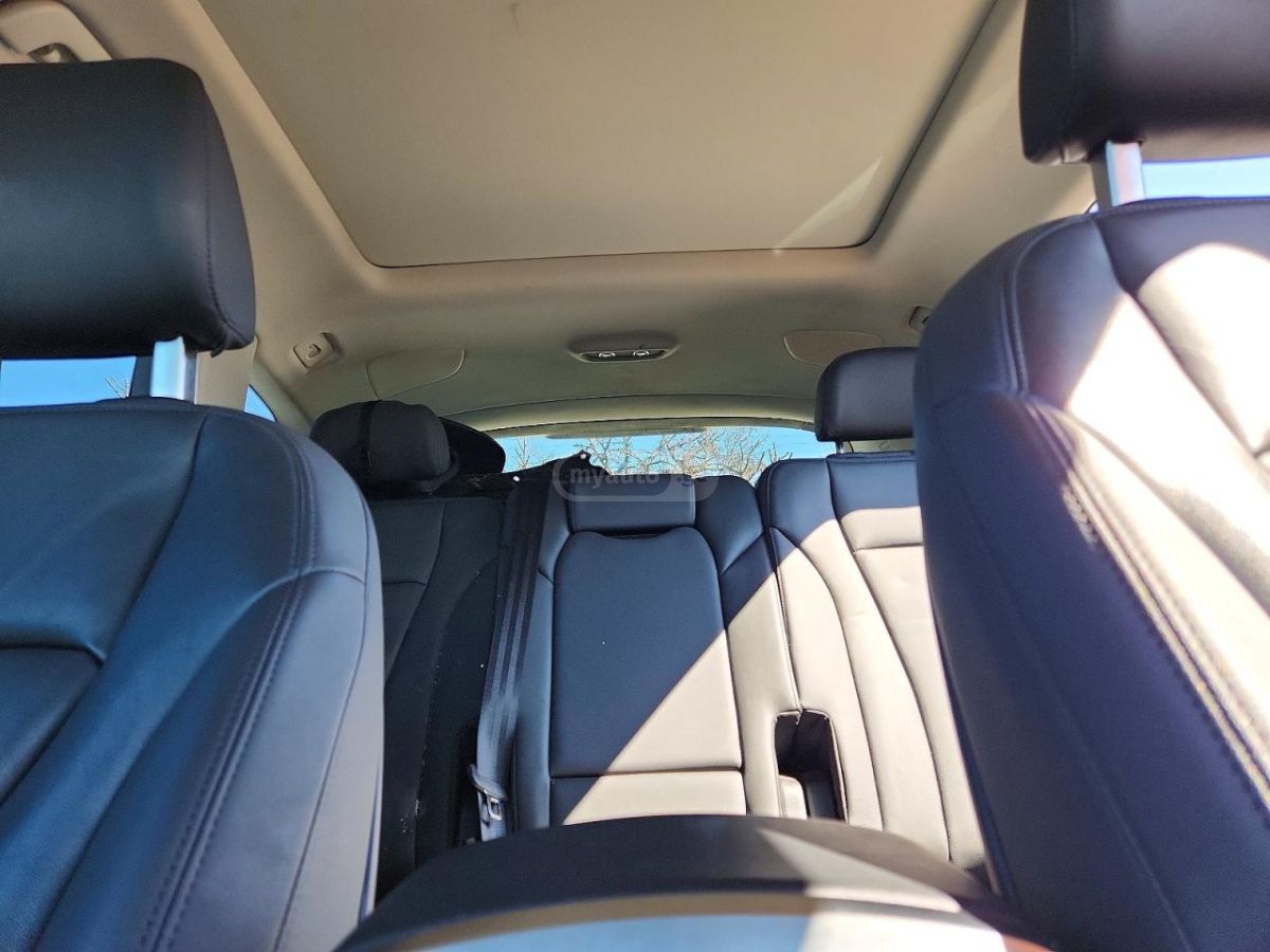 Audi Q7 - фото 10