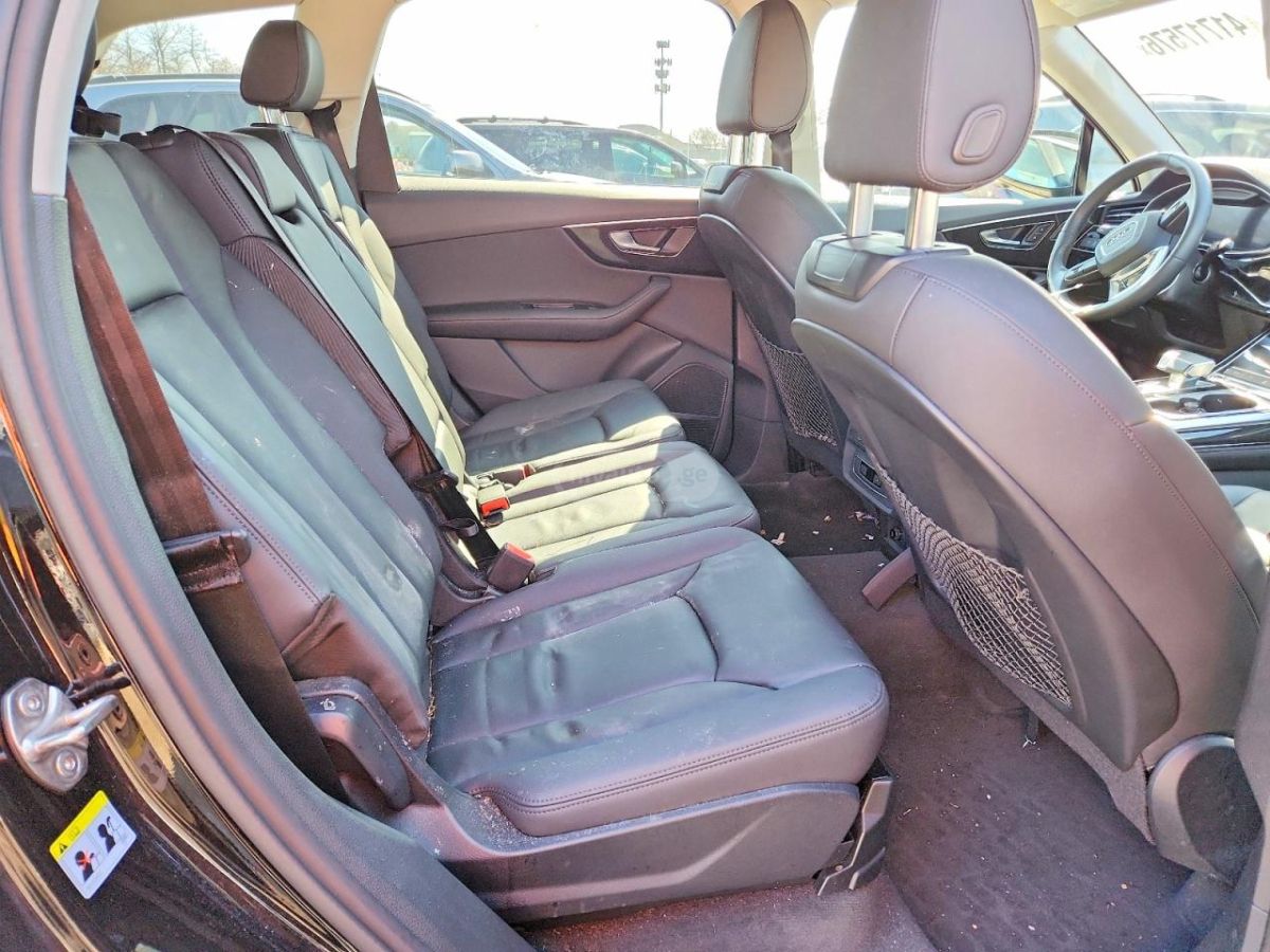 Audi Q7 - фото 11