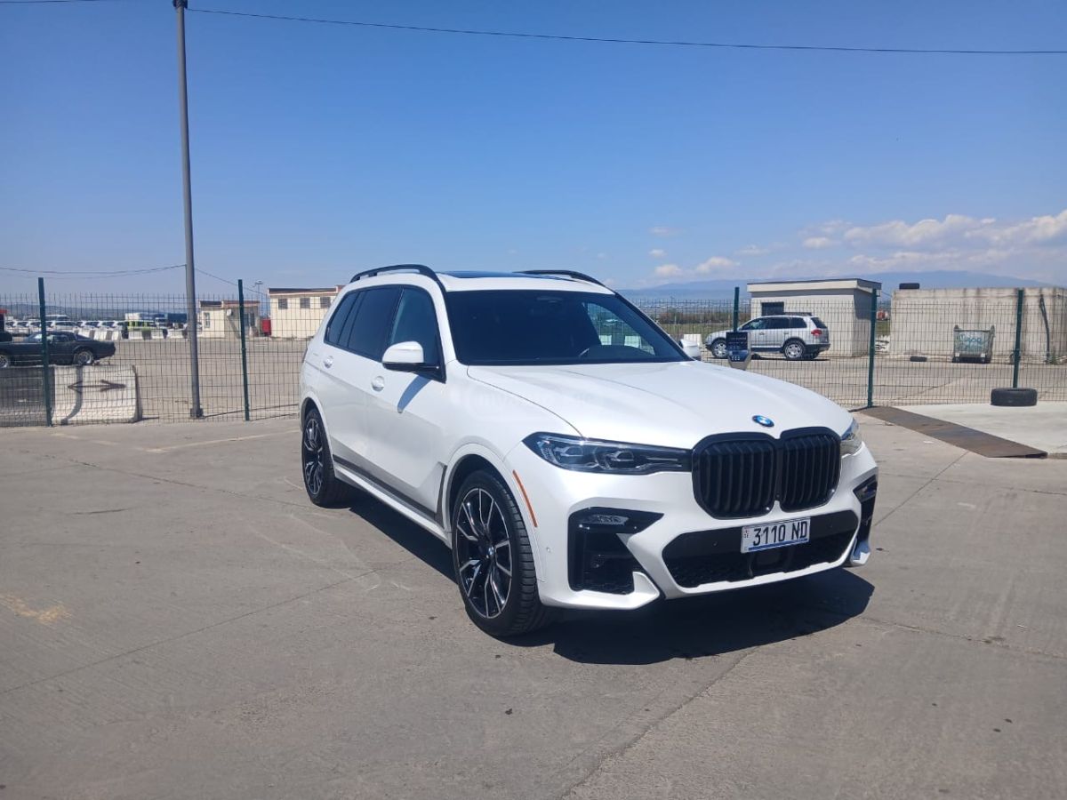 BMW X7 - фото 1