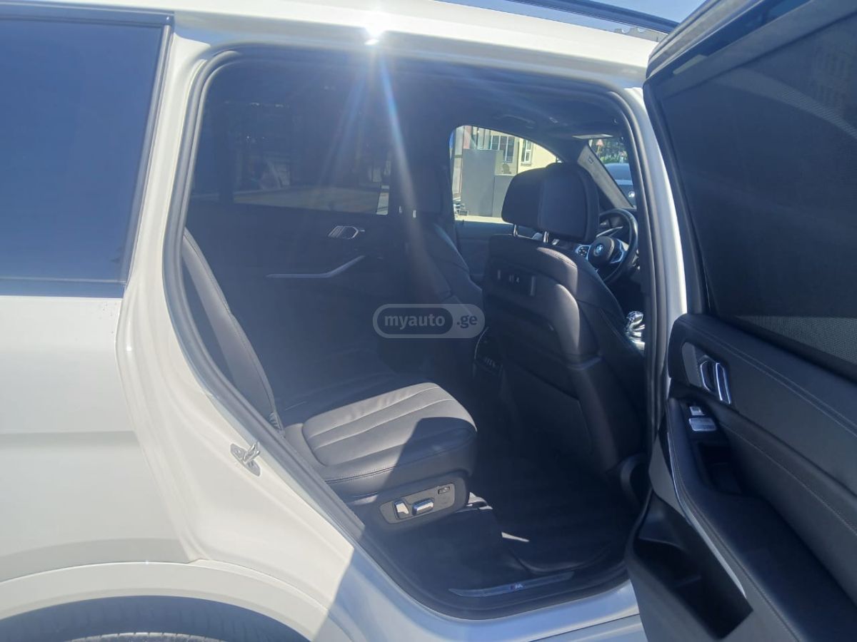 BMW X7 - фото 8