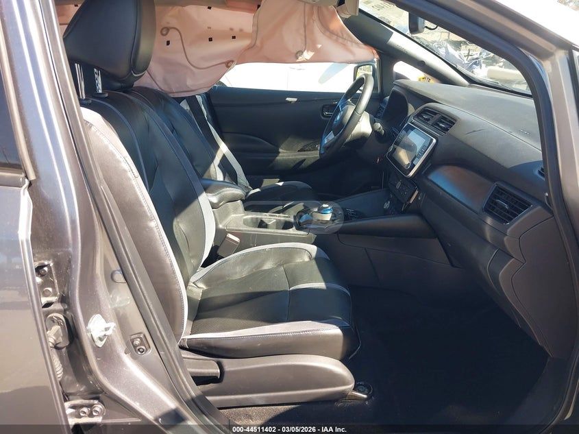 Nissan Leaf - фото 5