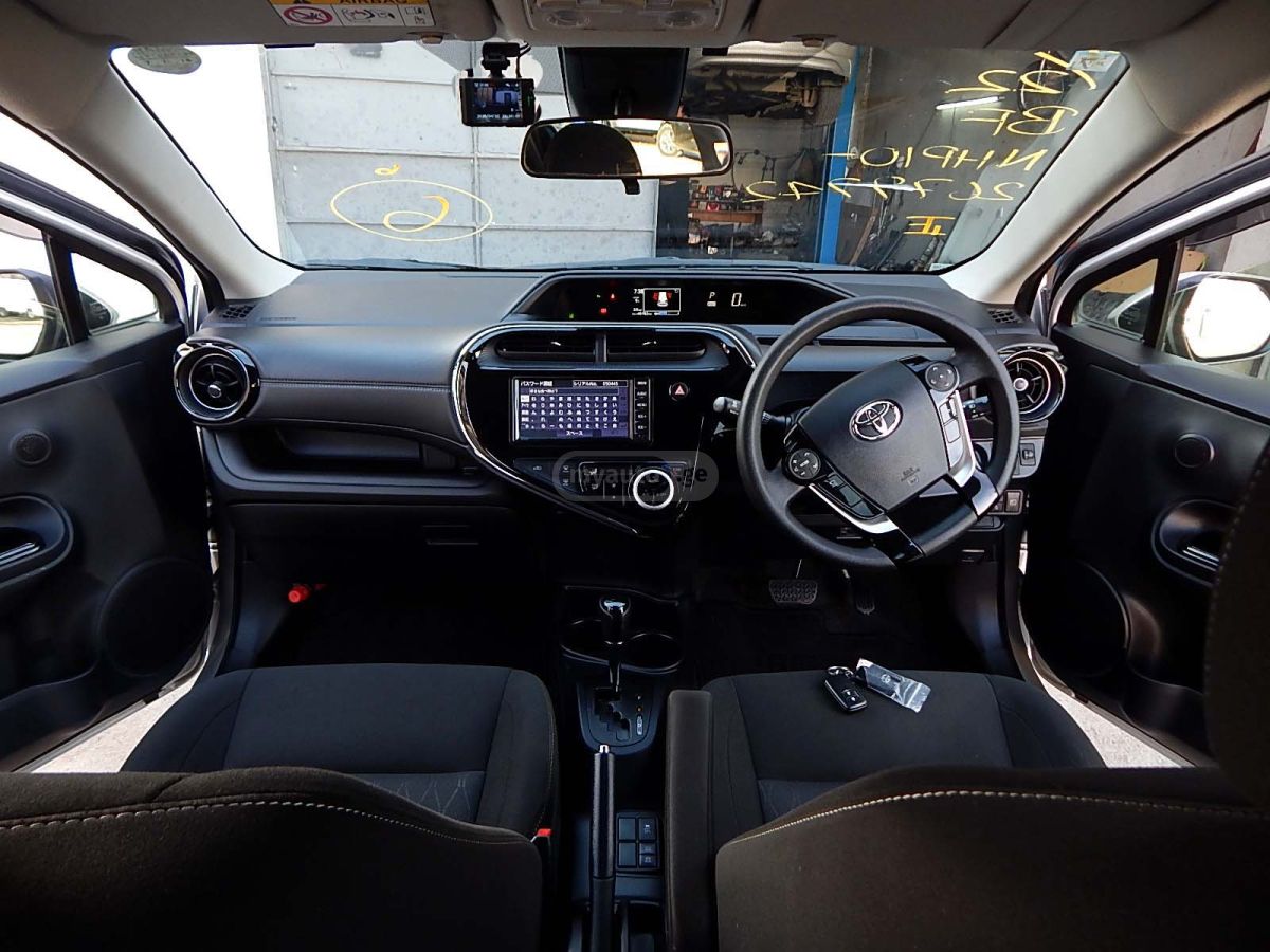 Toyota Aqua - фото 10