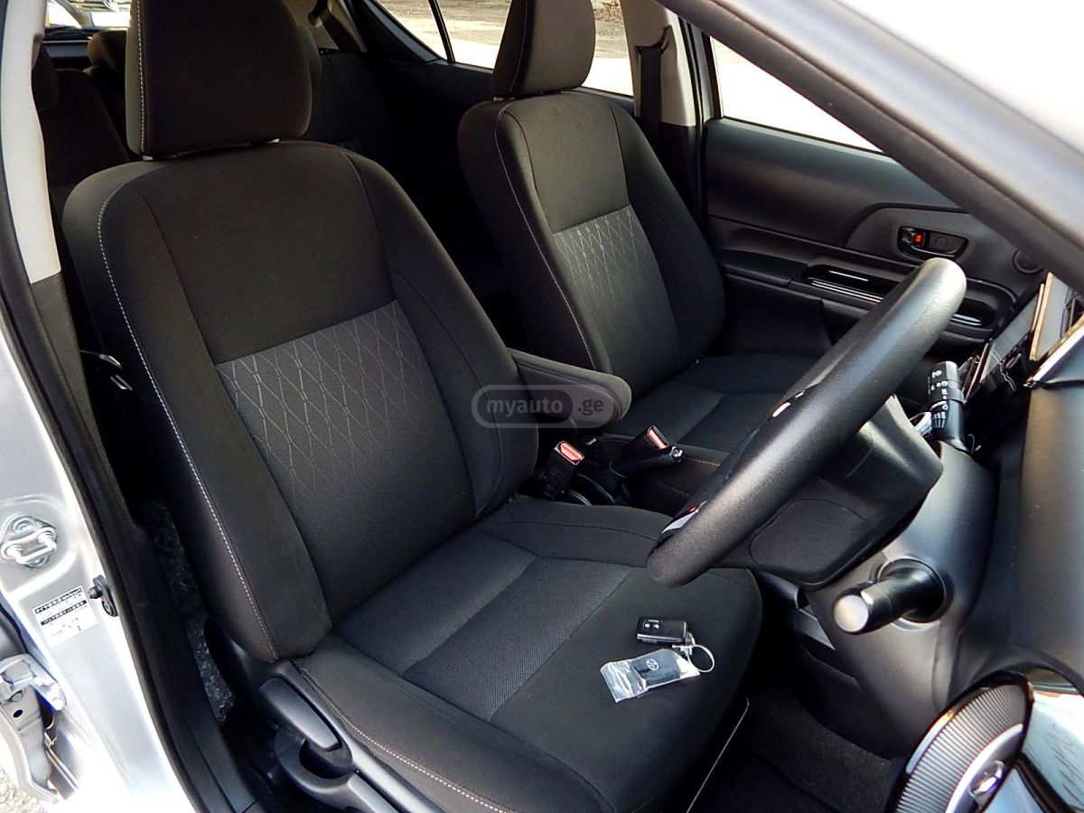 Toyota Aqua - фото 12