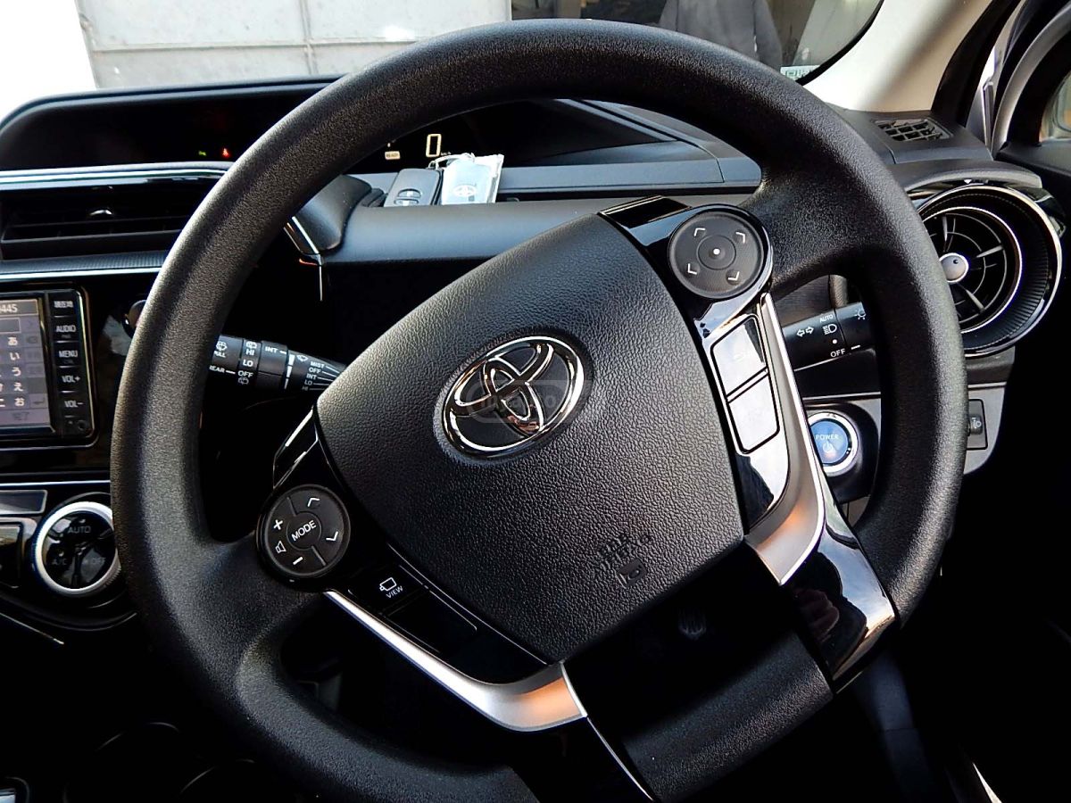 Toyota Aqua - фото 13