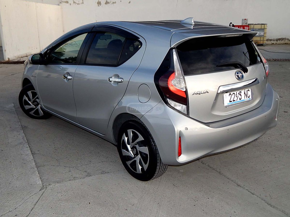 Toyota Aqua - фото 5