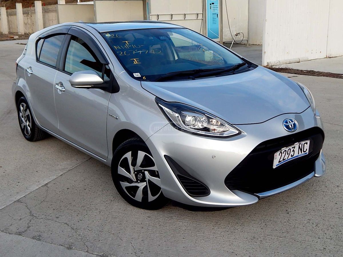 Toyota Aqua - фото 6