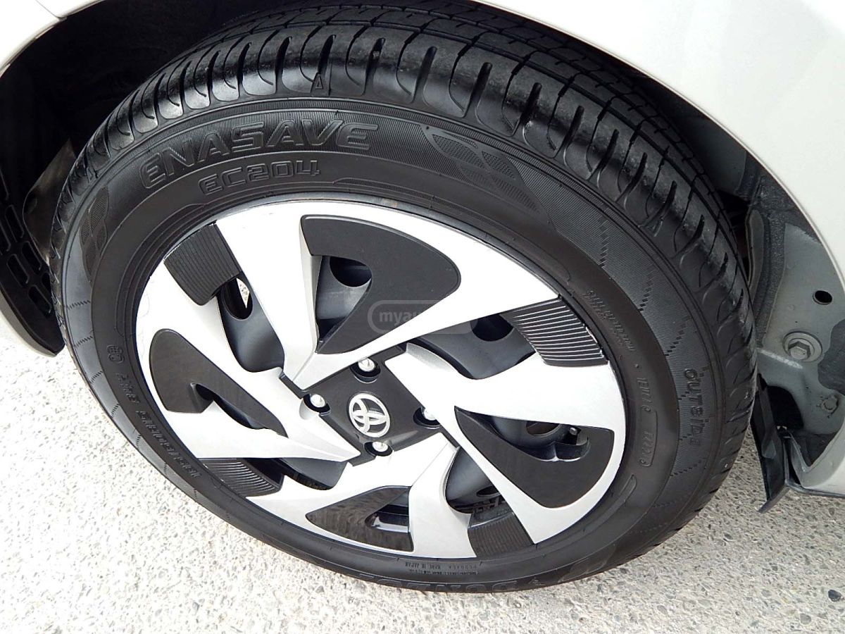 Toyota Aqua - фото 8