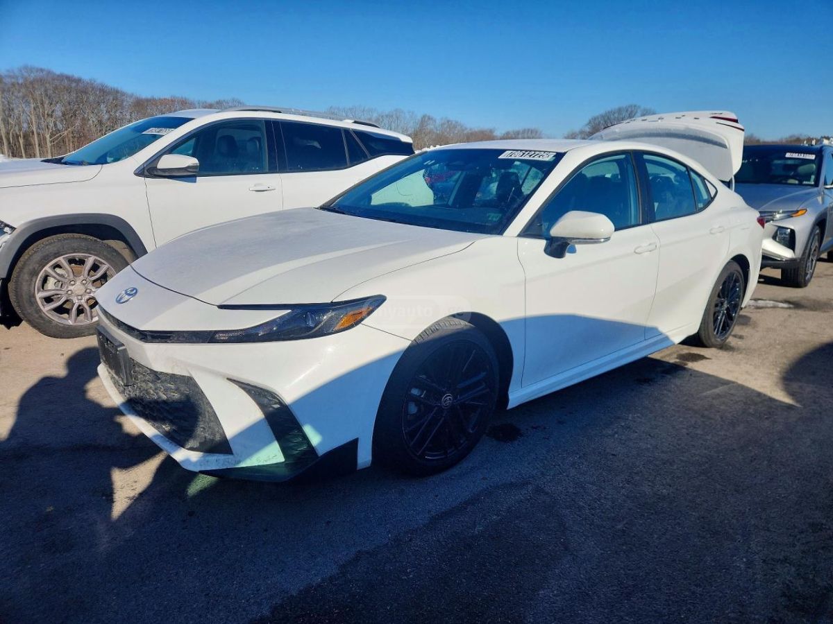 Toyota Camry - фото 1