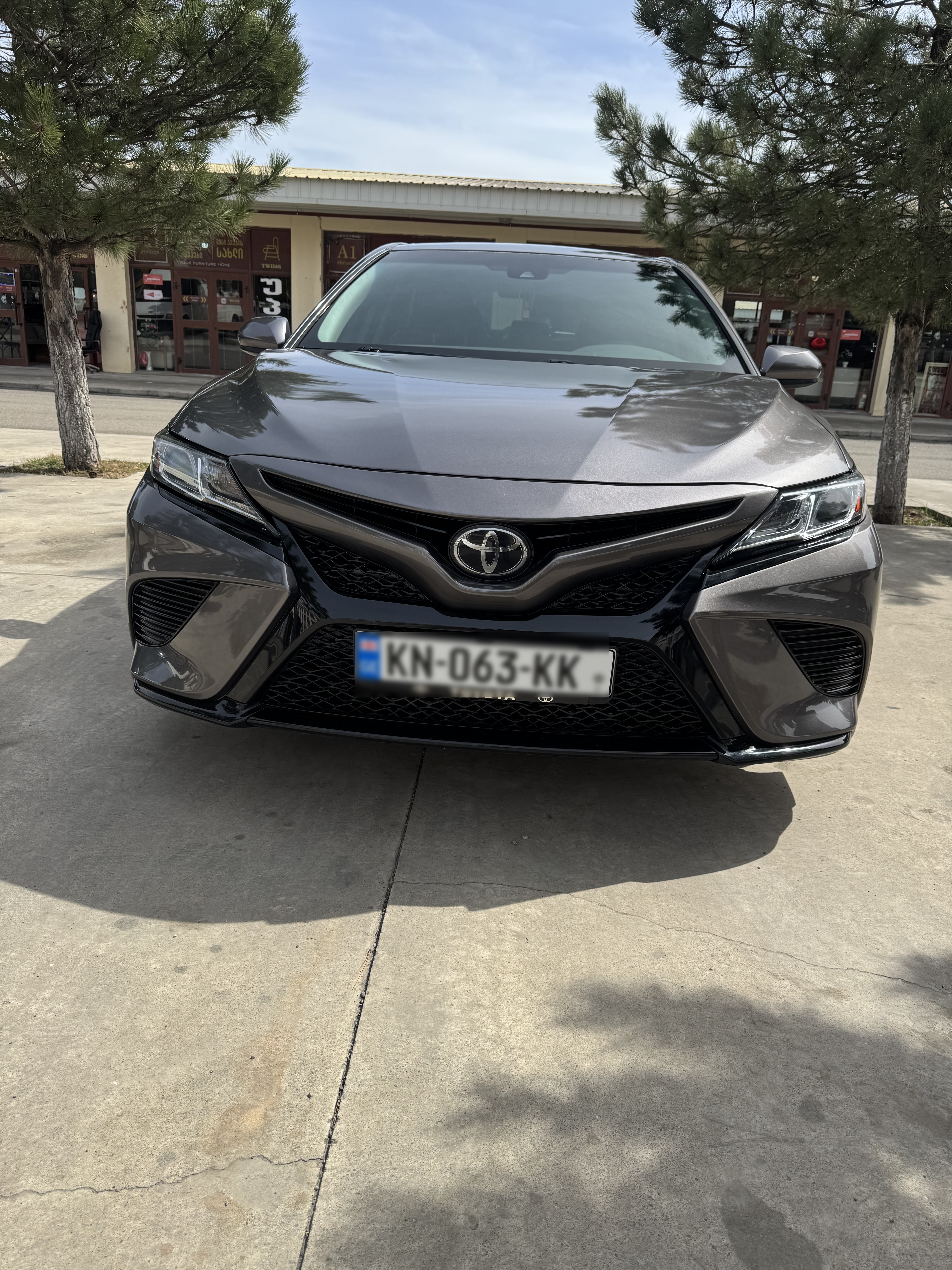 Toyota Camry - фото 1