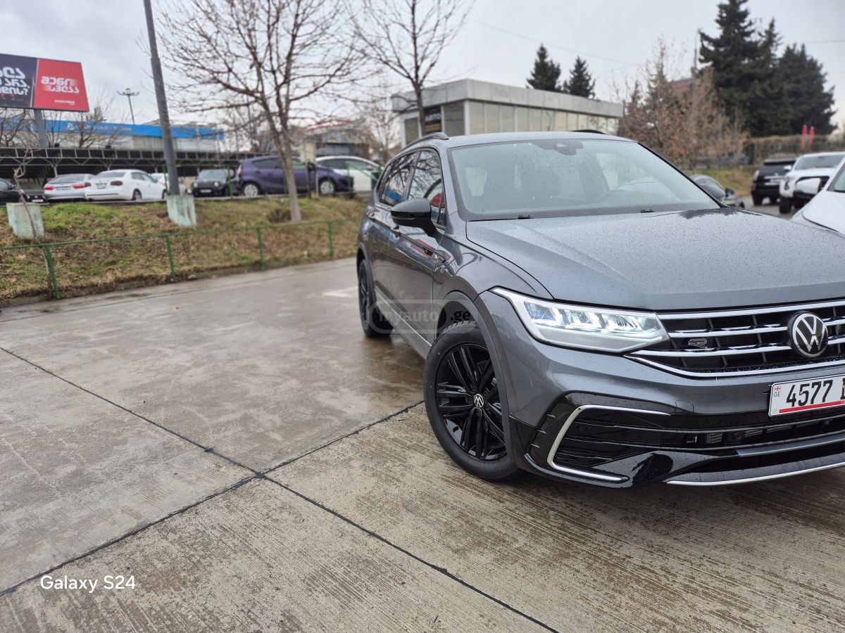 Volkswagen Tiguan - фото 6